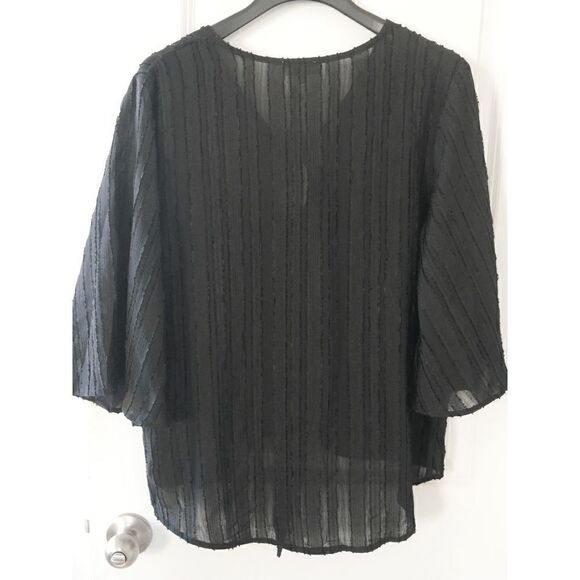 UMGEE U.S.A Black Jacquard Stripe Knot-Hem V-Neck Button-Up Top L - Picture 3 of 8